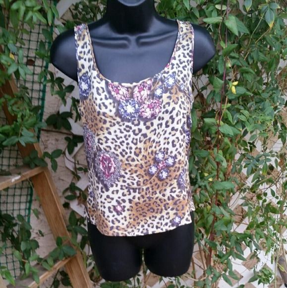 Super‎ Cute Escada top - Picture 1 of 4